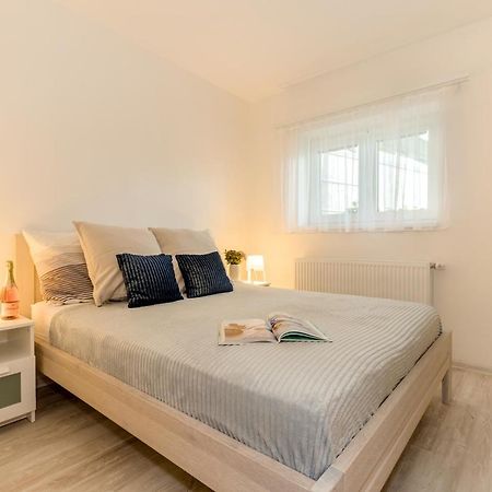 Apartmany Jedovary Trhové Sviny Eksteriør billede
