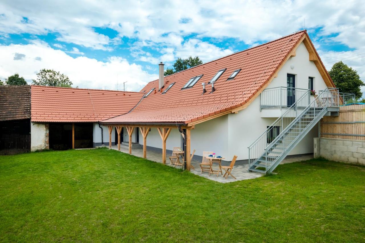Apartmany Jedovary Trhové Sviny Eksteriør billede