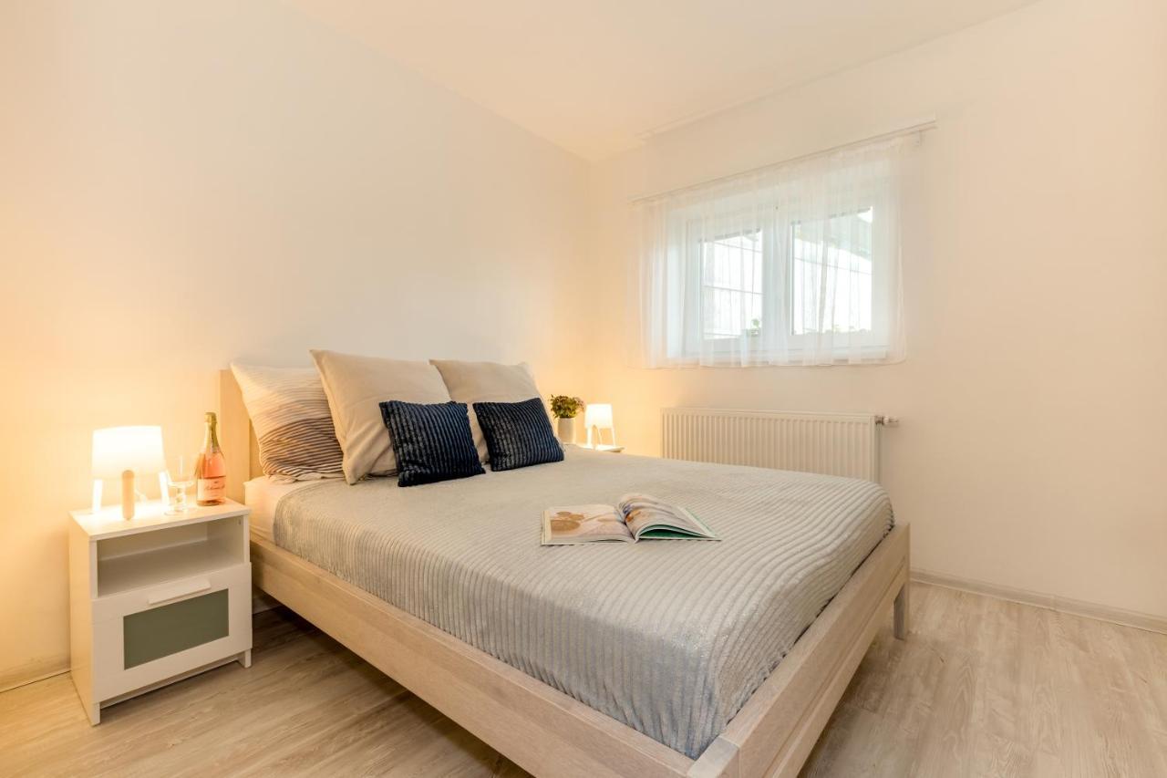 Apartmany Jedovary Trhové Sviny Eksteriør billede