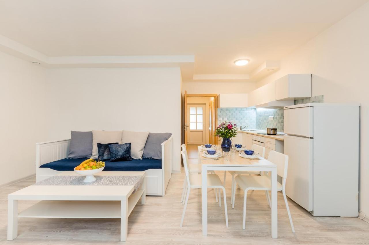 Apartmany Jedovary Trhové Sviny Eksteriør billede