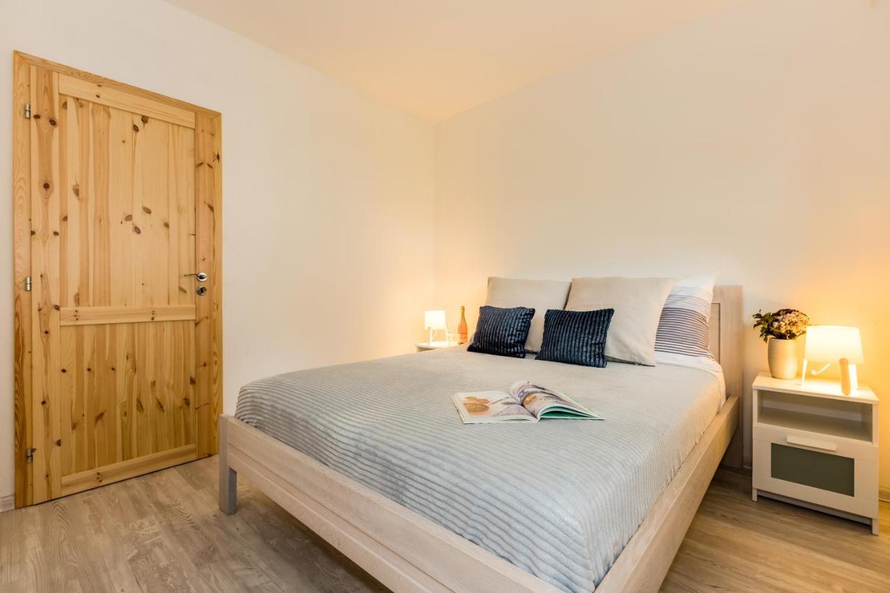 Apartmany Jedovary Trhové Sviny Eksteriør billede