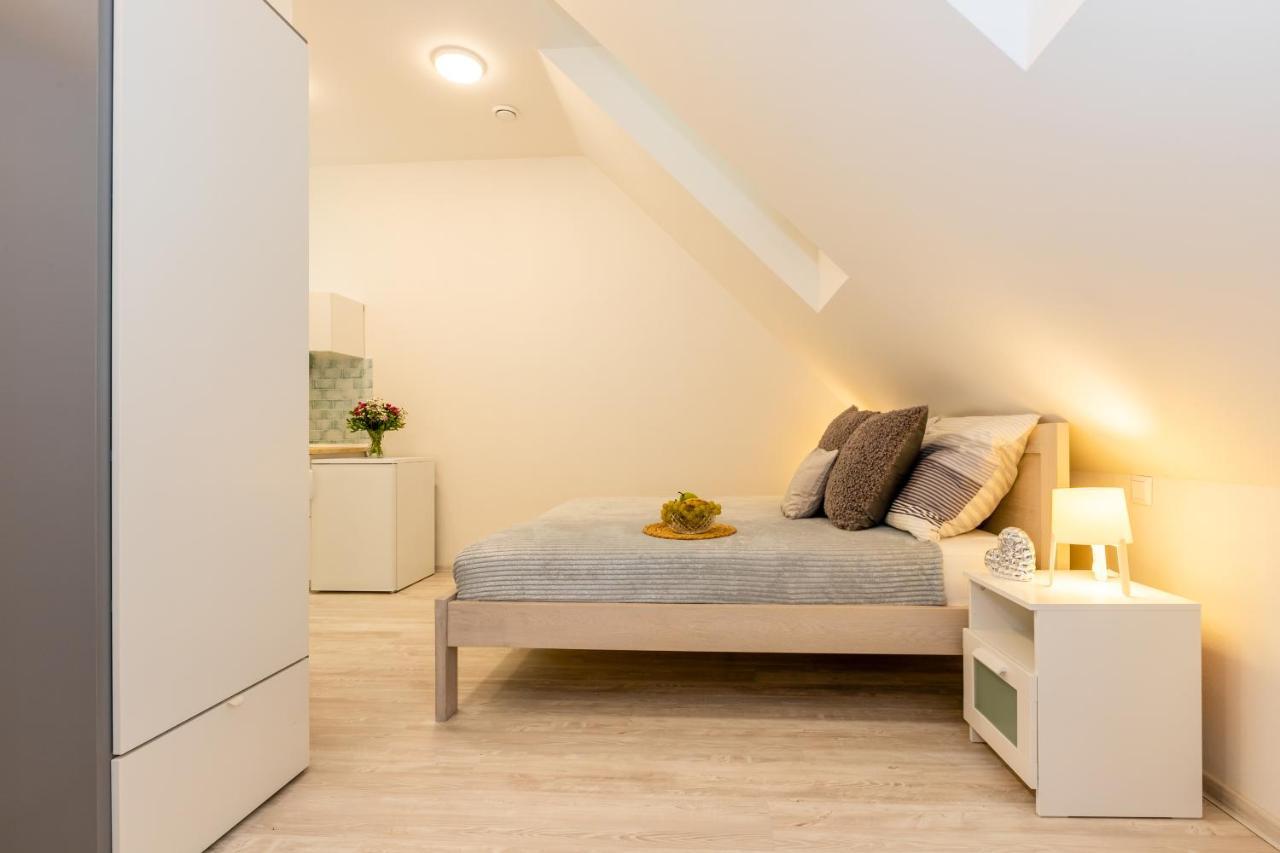 Apartmany Jedovary Trhové Sviny Eksteriør billede